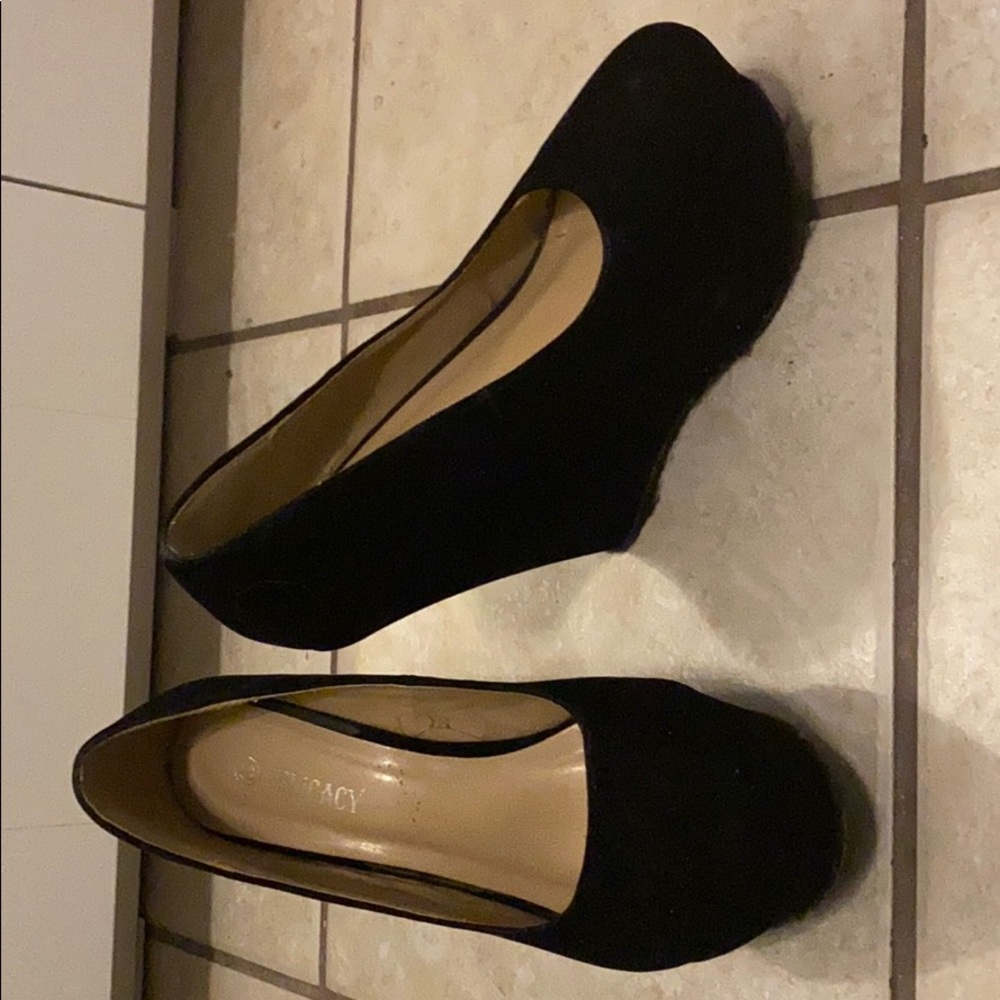 Black wedges